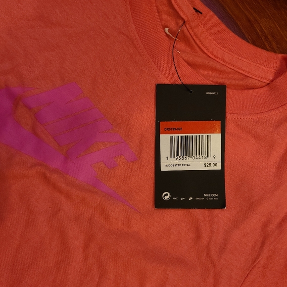 Nike Girls Neon Pink Tshirt **flaw - Picture 5 of 8